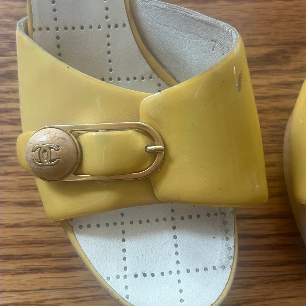 Authentic and Vintage Chanel Heels Size 37.5 - Picture 3 of 16